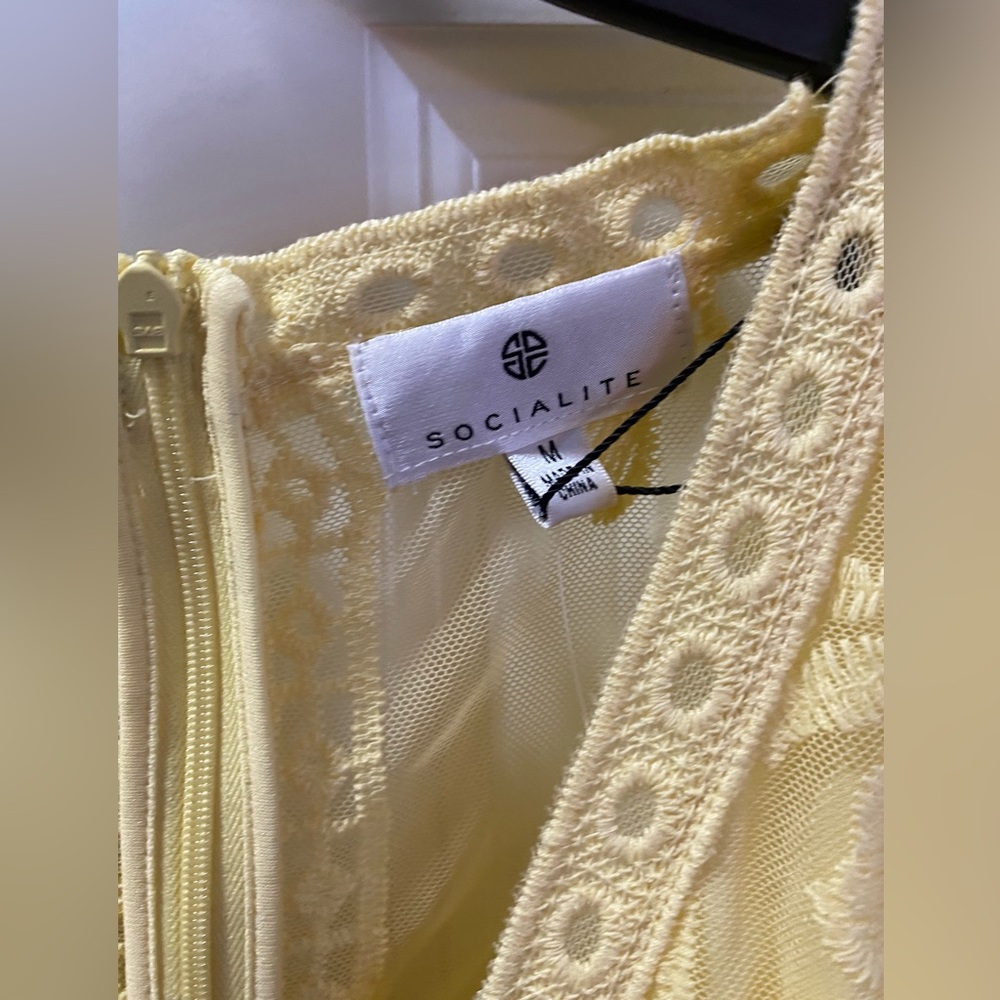 Socialite Plunging Lace Romper in Yellow Pastel - Picture 4 of 8